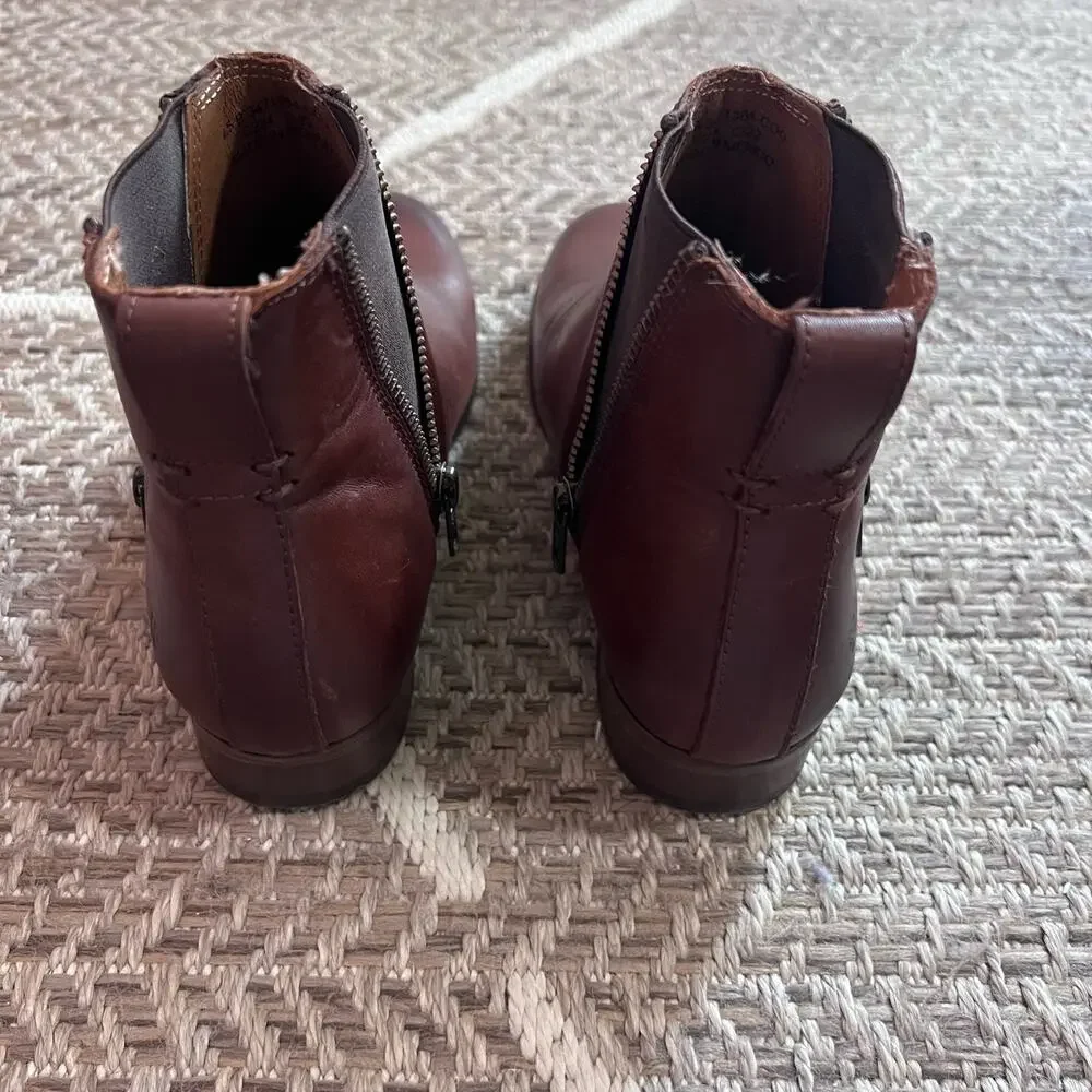 Frye Carly Zippper Chelsea Boot Sz 6.5B